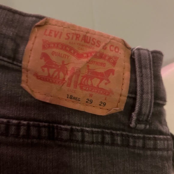 Simple Grey Levi’s - Picture 3 of 3